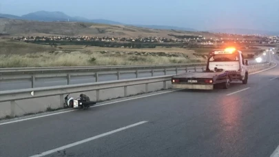MOTOSİKLET KAZASI: 1 ÖLÜ, 2 YARALI!