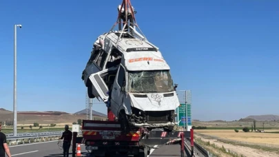 Nevşehir'de Minibüs Devrildi: 24 Kişi Yaralandı