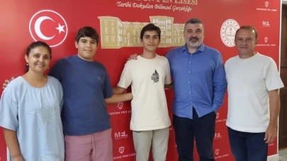 Okulunu Ziyaret Etti
