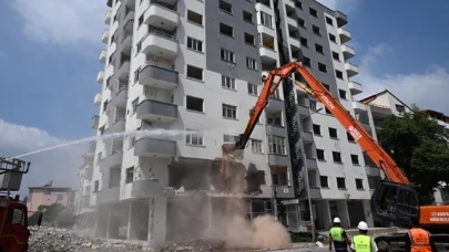Osmaniye'deki ağır hasarlı binaların yıkımı 1,5 ay içinde tamamlanacak