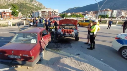Otomobil ile Cip Çarpıştı: 2 Yaralı