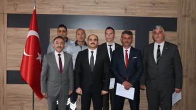 Personeli Başarı Belgesiyle Ödüllendirdi