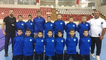 Serbest Güreş Şampiyonasına Katılmaya Hak Kazandılar