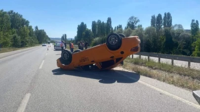 Ticari Taksi Takla Attı 4 kişi Yaralı