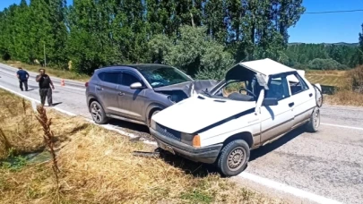 Tokat'ta Otomobiller Çarpıştı: 1 Ölü, 4 Yaralı
