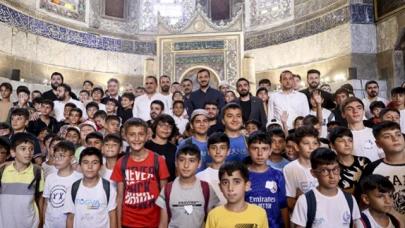 TÜGVA'nın yaz okuluna giden öğrenciler Ayasofya-i Kebir Camii'nde buluştu