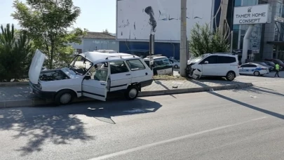Vezirköprü’de Otomobil ve Ticari Araç Çarpıştı: 2 Ölü, 2 Yaralı