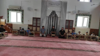 Yaz kuran kurslarını ziyaret etti.