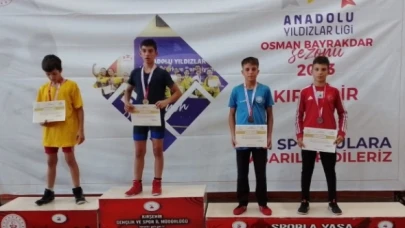 3 Türkiye üçüncülüğü ile Suluova'ya döndüler