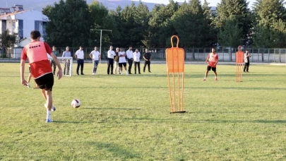 9 futbolcu için imza töreni düzenlendi