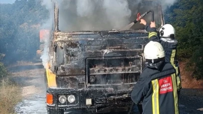 Amasya'da yanan tır küle döndü
