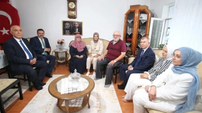 Bakan Göktaş, Amasya'da Şehit Ailesini Ziyaret Etti 