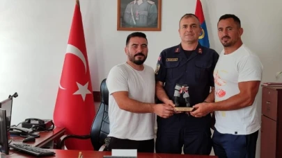 Başpehlivan Kambur’dan Komutana ziyaret