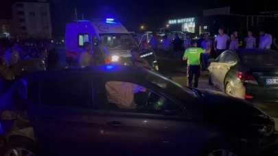 İki otomobilin çarpıştığı kazada 3 kişi yaralandı