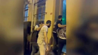 Kalabalık arasında maske takıp dolar dağıtan 13 kişi gözaltına alındı