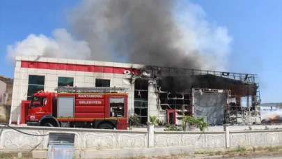 Kapı fabrikasında çıkan yangın söndürüldü
