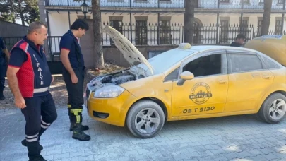 Merzifon'da seyir halindeki taksi alev aldı
