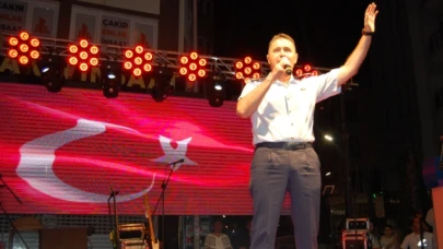 Mete Paşa, kalabalığın coşkusuna coşku kattı!