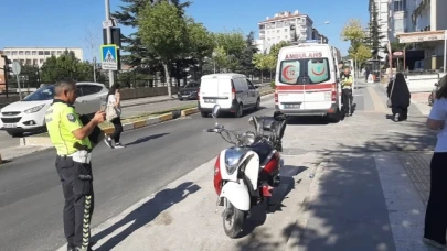 Motosiklet ile otomobil çarpıştı: 1 kişi yaralandı