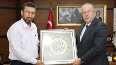 Öğrencisinden Rektör Turabi'ye Anlamlı Ziyaret