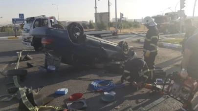 Otomobil Kazasında Sürücü Hayatını Kaybetti, Babası Yaralandı