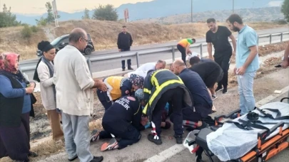 Otomobil refüje devrildi, 4 kişi yaralandı
