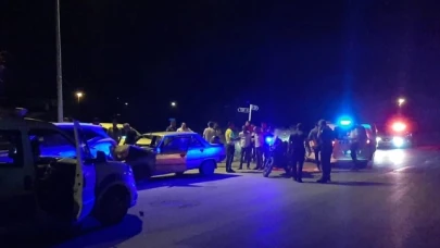 Polisin dur ihtarına uymayıp kaçtı,  park halindeki otomobile çarptı.