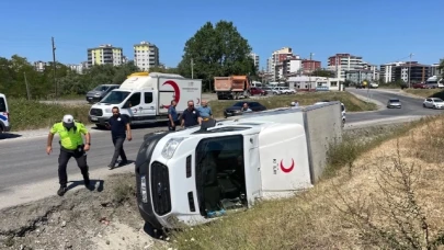 Türk Kızılayı Kan Toplama Aracı Devrildi