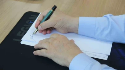 'İmza' deyip geçmeyin, alelacele karaladığınız kağıt hayatınızı karartabilir