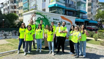 'Yeşil İz Gönüllüleri'nden çevre farkındalığı: Trafo boyadılar, sahili temizlediler
