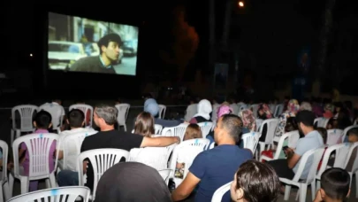 Akdenizliler açık hava sinemasıyla nostalji yaşıyor