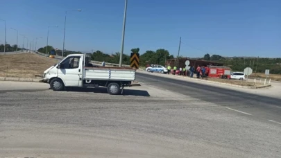 Amasya'da otomobil ile kamyonetin çarpışması sonucu 3 kişi yaralandı