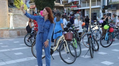 Amasya'da Süslü Kadınlar Bisiklet Turu Gerçekleştirildi