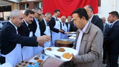 Amasya'da yöneticilerden esnaflara ahi pilavı!