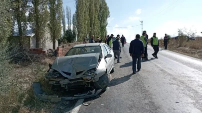 Arkadan çarparak 4 kişinin yaralanmasına neden oldu