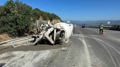 Aynı firmaya ait iki beton mikseri kafa kafaya çarpıştı: 1 ölü, 1 ağır yaralı