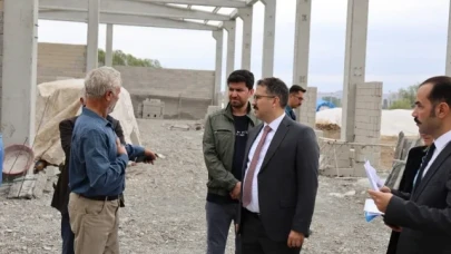 Başkanvekili Turan, Zahireciler Çarşısı'nın yapımını inceledi
