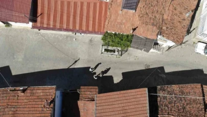 Bu mezar bir asırdır yolun ortasında, kime ait olduğunu ise bilen yok