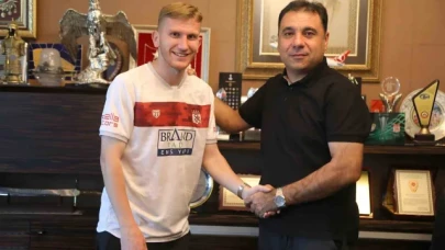 Burak Kapacak resmen Sivasspor'da
