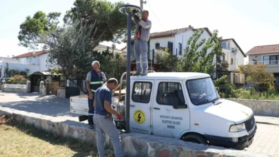 Burhaniye'de Kordonboyu Caddesi ışıl ışıl