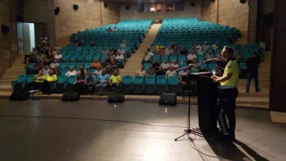 Emniyet'ten, öğrenci taşıyan şoförlere bilgilendirme toplantısı