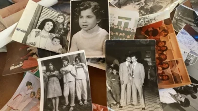 Enkazlardan çıkarılan 'siyah beyaz' fotoğraflar sahiplerini bekliyor