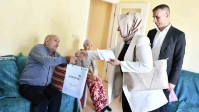 Esenyurt'ta yaşayan 73 yaşındaki Hatice Tütün "Kapımızı yalnız onlar çalıyor"