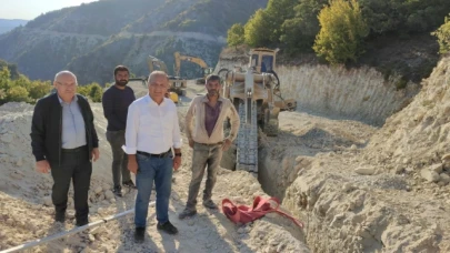 “Ferhat olup aşk ile dağları deliyoruz”