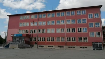 İlkokul 1 ve Lise 9'uncu sınıf öğrencileri için ilk dersi çaldı