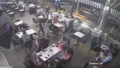 Kafede arkadaşlarıyla otururken kurşun yağmuruna tutuldu