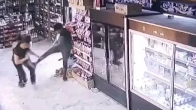 Kartal'da tekel bayi içinde bıçaklı sopalı kavga: 4 yaralı