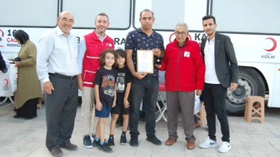 Kızılay düzenli bağışçılarını ödüllendirdi