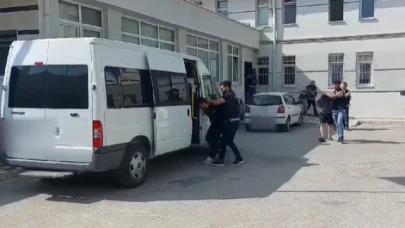 Konya'da uyuşturucu tacirlerine operasyon: 6 kilo eroin, binlerce hap ele geçirildi