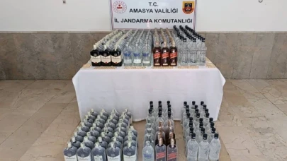 Merzifon'da bir araçta 298 litre sahte içki ele geçirildi